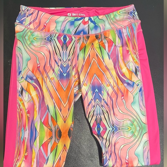 NWOT Hot Kiss Printed Leggings - Picture 4 of 4